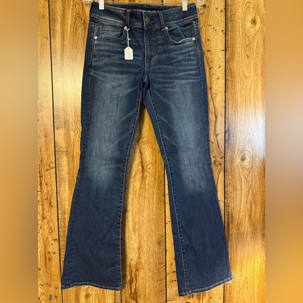 GUC American Eagle Outfitter’s denim jeans. Size 6.